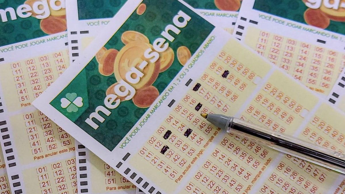 Apostas da Mega-Sena podem ser feitas em casas lotéricas ou pela internet