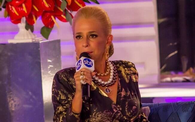 Andréa Beltrão como Hebe Camargo