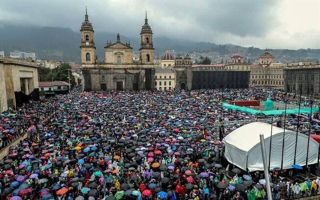 Protestos levaram milhares de pessoas às ruas na Colômbia