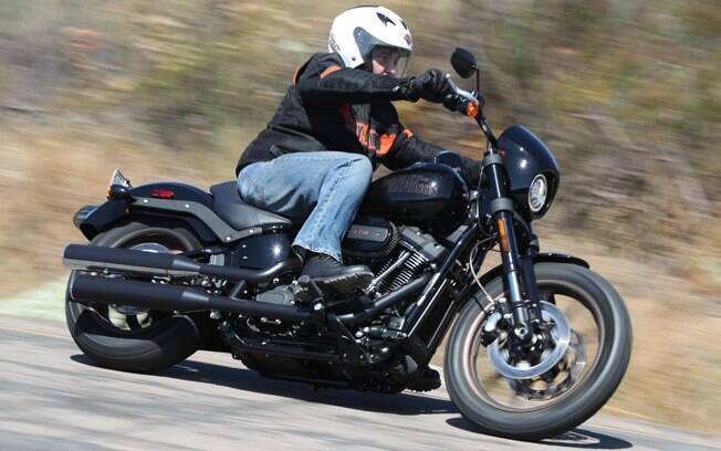 As qualidades dinâmicas da Harley-Davidson Low Rider S logo surgem