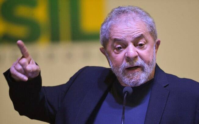Ex-presidente Luiz Inácio Lula da Silva  es´ta viajando pela Europa para conversar com políticos