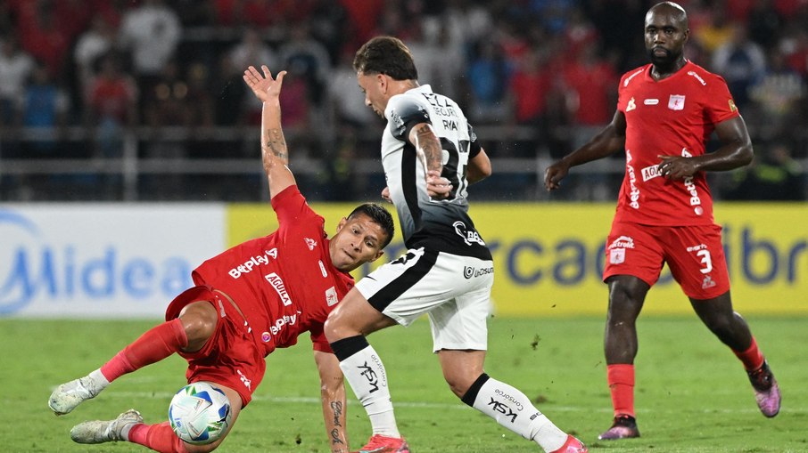 Corinthians sofre e arranca empate no final do jogo Corinthians sofre e arranca empate no final do jogo