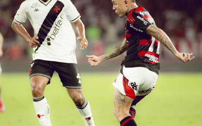 Everton Cebolinha virou alvo de disputas entre os maiores rivais Everton Cebolinha virou alvo de disputas entre os maiores rivais
