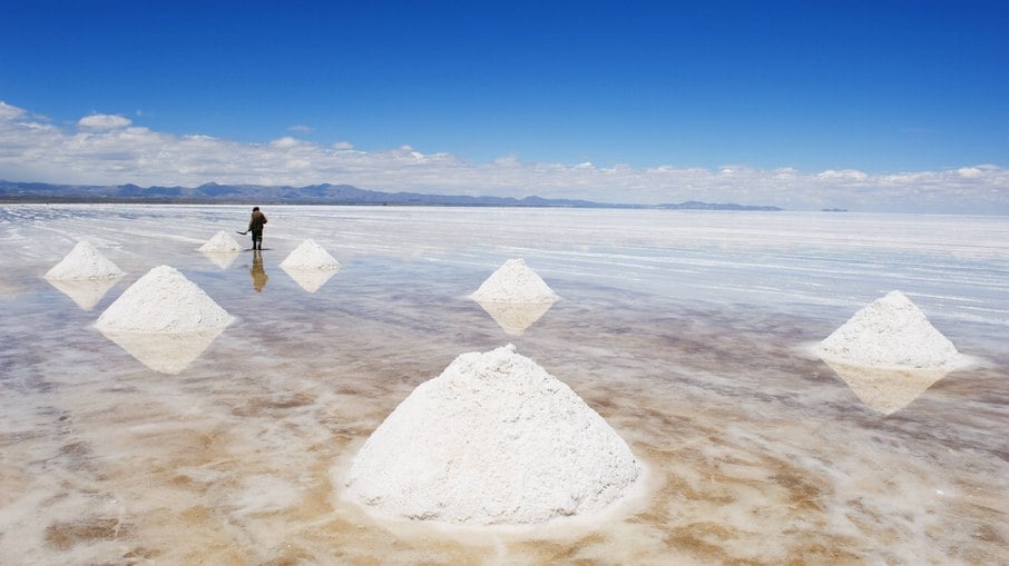 Trabalhadores nas minas de sal da Bolívia