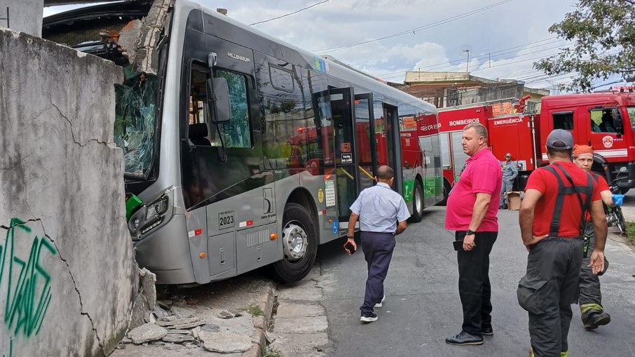 Motorista perdeu o controle Motorista perdeu o controle