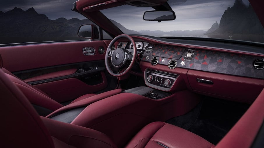 Rolls-Royce Droptail La Rose Noire conta com relógio exclusivo da Audemars Piguet