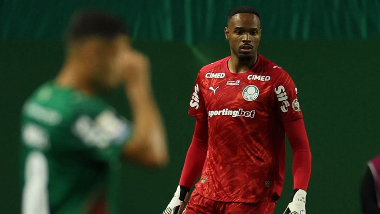 Com falha feia de Carlos Miguel, Palmeiras tropeça contra o Galo