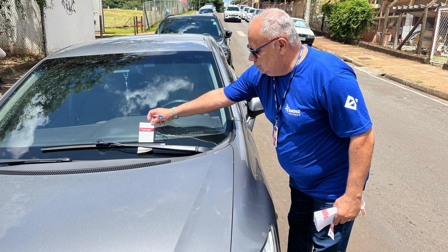 Dois agentes da mobilidade estarão atuando na faculdade, das 7h às 19h, em locais estratégicos que tem sinalização vertical e horizontal