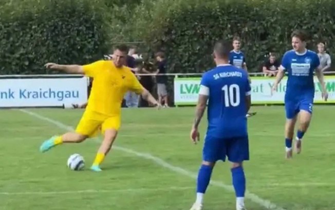 Bem acima do peso, Süle estreou na nona divisão do Campeonato Alemão
