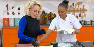 Cozinheira do Mais Você quebra protocolo da Globo ao vivo