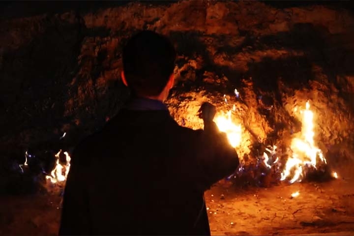 O zoroastrismo, uma das religiões mais antigas do mundo, venerava o fogo como um elo entre o humano e o sagrado. Reprodução: Flipar