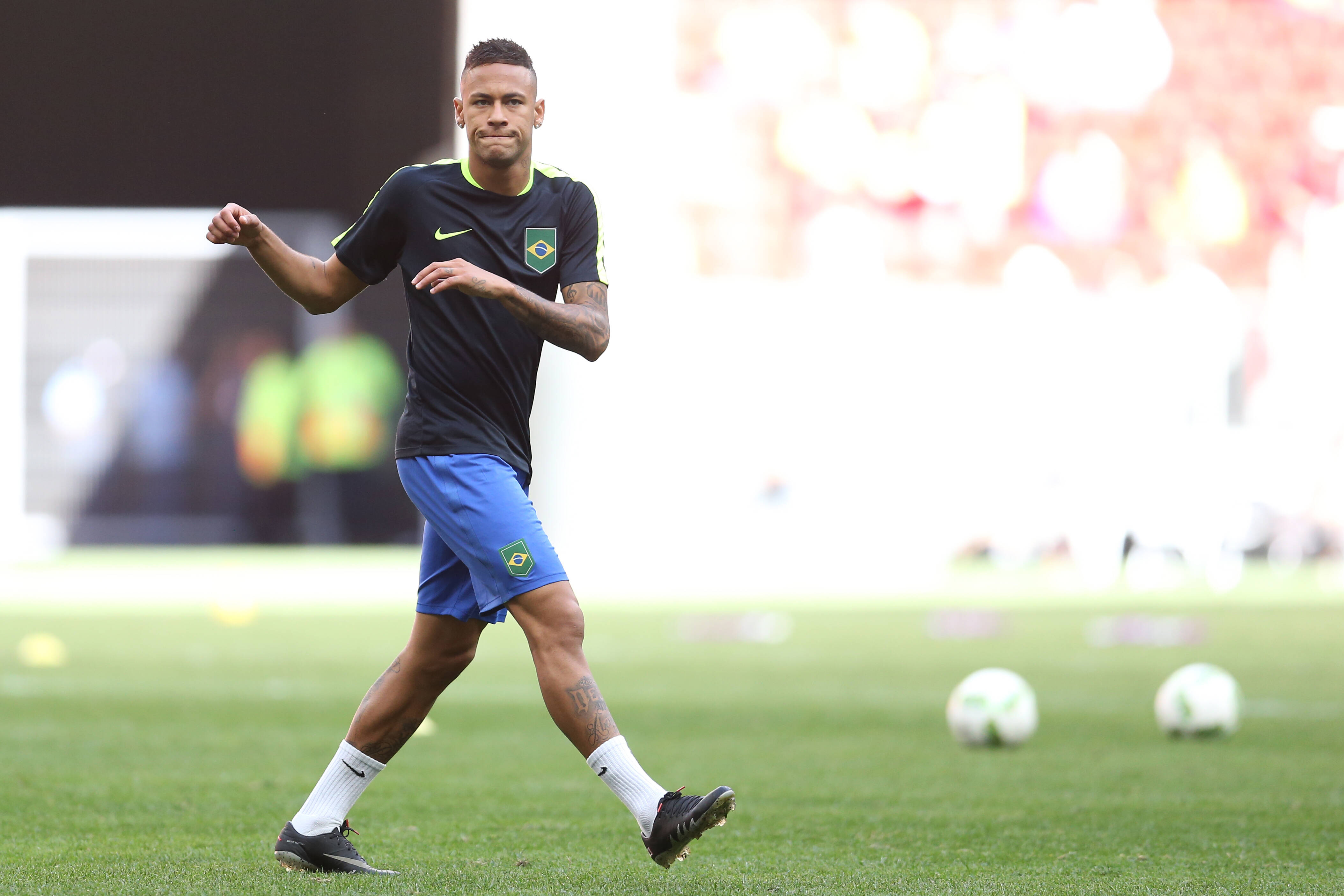 Neymar se aquece antes da estreia das Olimpíadas. Foto: Mowa Press