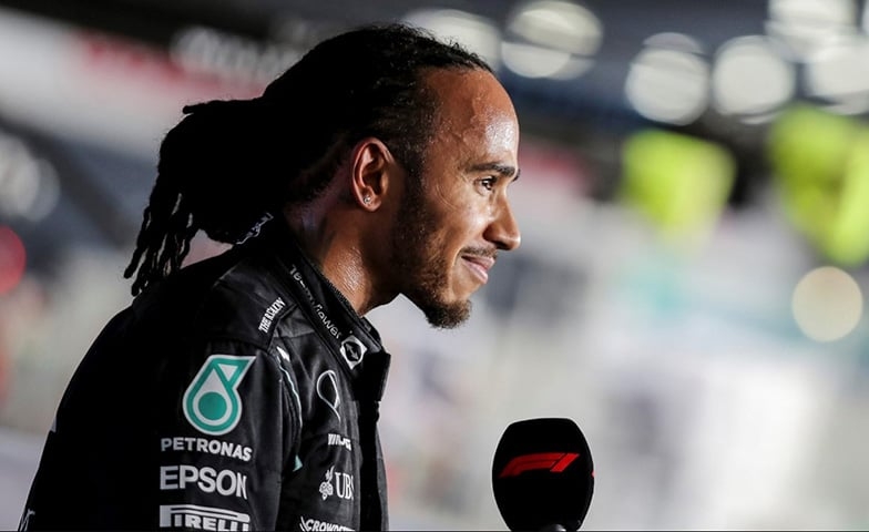 Lewis Hamilton - Sócio de DiCaprio, o piloto britânico diz ter resolvido os problemas de sono e de estômago com o veganismo, que ele adotou em 2017.  Reprodução: Flipar