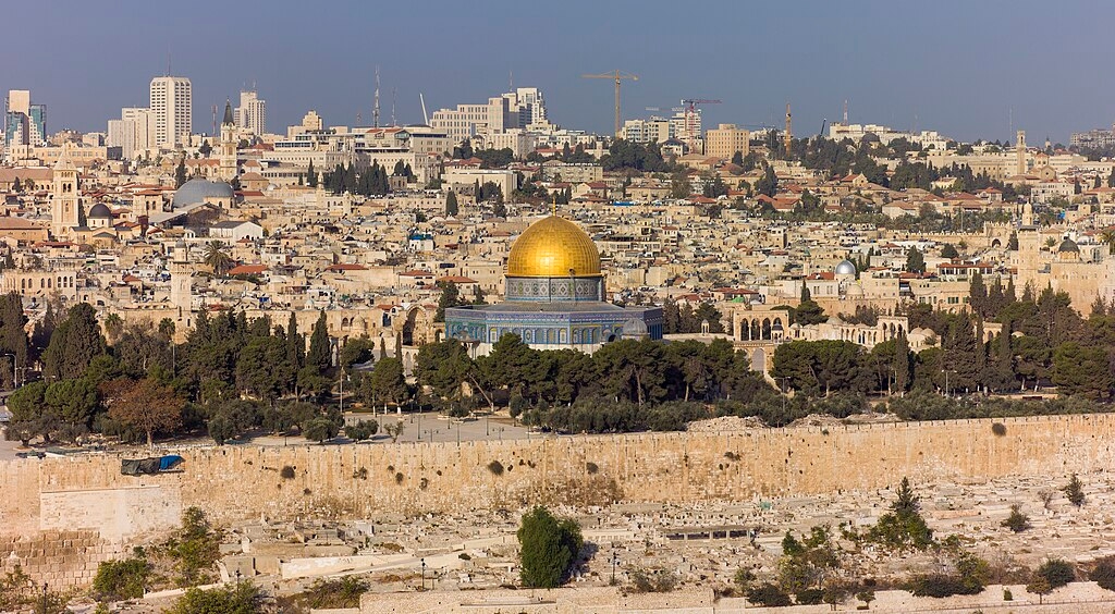 Jerusalém (Israel) - Alvo de disputa com a Palestina pelo seu domínio. Uma das cidades mais antigas do mundo, foi fundada em 3.000 a.C. É sagrada no judaísmo, cristianismo e islamismo. Tem cerca de 900 mil habitantes.  Reprodução: Flipar