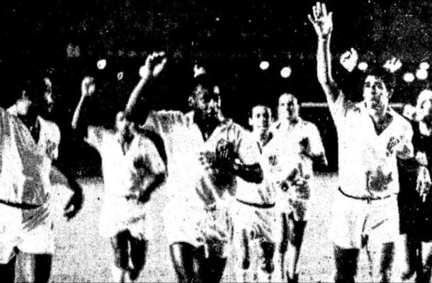 Sob a liderança técnica de Pelé, o Santos conquistou por cinco anos seguidos a Taça Brasil (de 1960 a 1964) - mais tarde reconhecida como Campeonato Brasileira na unificação das conquistas nacionais. - Foto: Reprodução/Youtube