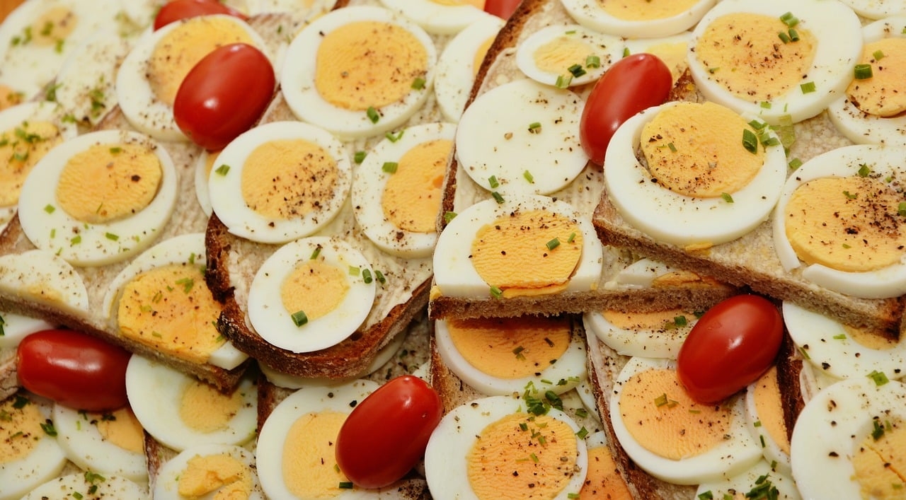 Usado também na culinária asiática, o ovo de pata é rico em vitaminas do complexo B, e especialistas apontam que ele é cerca de seis vezes mais nutritivo que o ovo de galinha.  Reprodução: Flipar