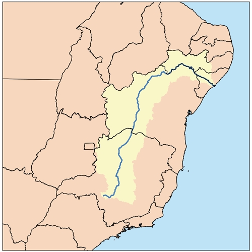 O ‘Velho Chico’, como é apelidado, desemboca no Oceano Atlântico e é economicamente crucial para alguns municípios como Juazeiro, na Bahia, e Petrolina, em Pernambuco, que praticam a agricultura irrigada graças a ele. Esses lugares são os maiores produtores de frutas tropicais do país.  Reprodução: Flipar