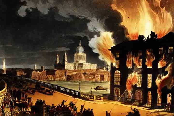Outra quadra que chama a atenção menciona “a cidade que arderá até o amanhecer”. Os estudiosos associam esse trecho ao Grande Incêndio de Londres, que começou em setembro de 1666 e destruiu boa parte da cidade em poucos dias. Reprodução: Flipar