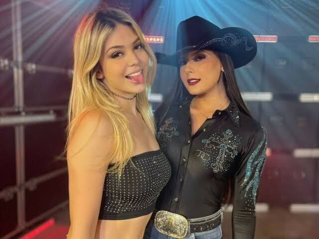 Melody e Ana Castela. As jovens viralizaram com a parceria feita em “Pipoco”. No entanto, Castela foi criticada pelo pai de Melody por interpretar a música em shows sem fazer uso das partes cantadas originalmente pela filha. Desde então, a relação estremeceu. Reprodução Instagram - 5.3.2024