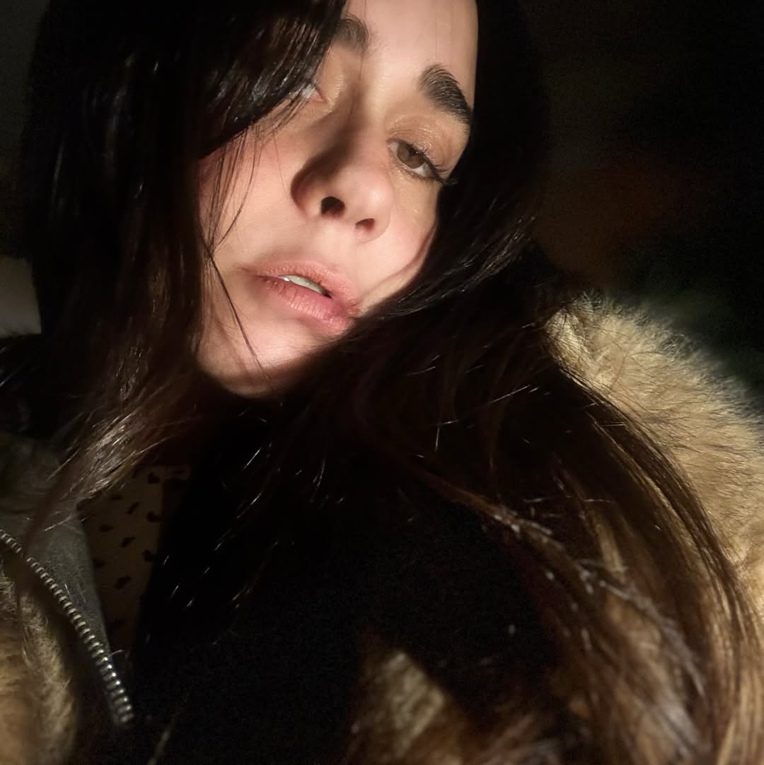 Alessandra Negrini faz selfie. Foto: Reprodução Instagram @alessandranegrini