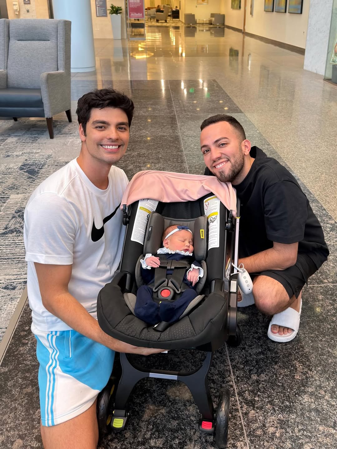Lucas Bley e Lucas Rangel com Mia. Foto: Reprodução/Instagram @lucasranngel @lucasbley