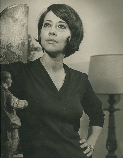 Fernanda Montenegro nasceu em 16/10/1929, no Rio de Janeiro. Seu nome de batismo, porém, é Arlette Pinheiro Monteiro Torres. Aos 15 anos, ela fez um concurso para ser locutora da Rádio Ministério da Educação e Saúde, atual Rádio MEC. 
 Reprodução: Flipar