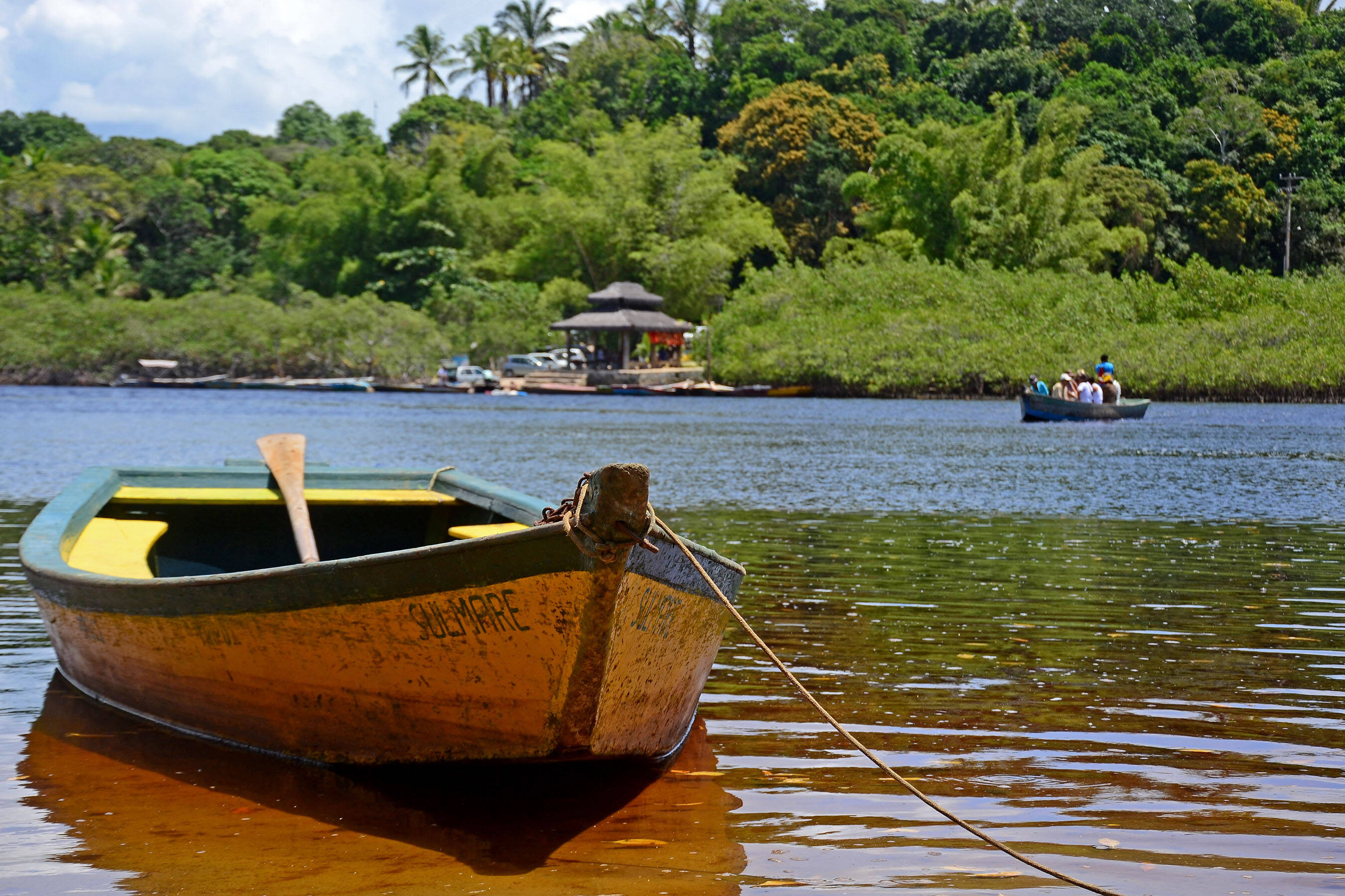 Para chegar a algumas regiões, é preciso ir de canoa . Foto: Divulgação/Press à porter