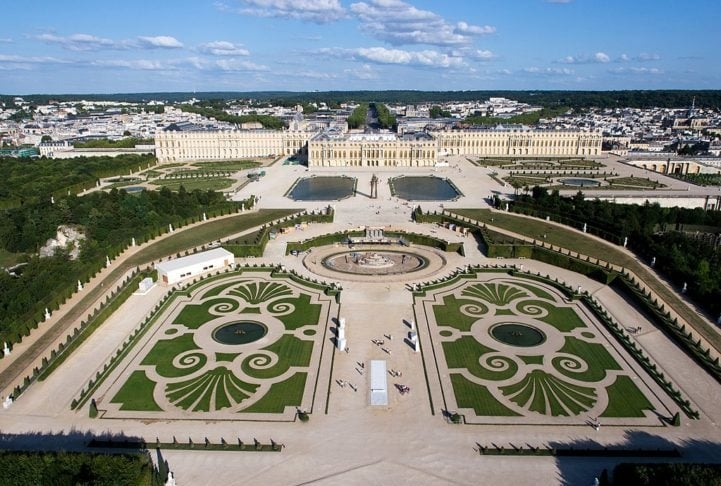 Devido à sua imponência e importância histórica, o Palácio de Versalhes inspirou a construção de vários outros palácios pelo mundo Reprodução: Flipar