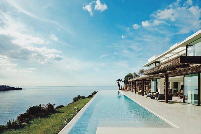 Vila onde Harry e Meghan ficaram hospedados em Ibiza. Foto: Reprodução/Instagram/@villasacalma