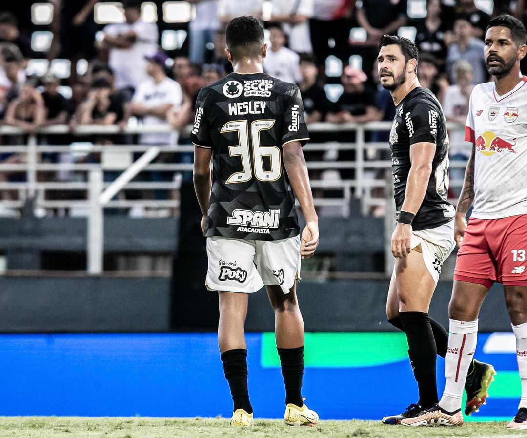 Corinthians estende contrato de Wesley