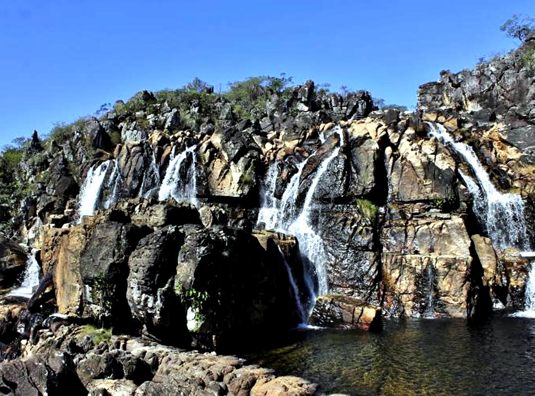 Parque Nacional da Chapada dos Veadeiros, Goiás: Criado em 1961 e declarado Patrimônio Mundial Natural pela UNESCO em 2001, o parque abrange uma área de cerca de 65 mil hectares e é conhecido por suas paisagens de cerrado, formações rochosas, cachoeiras, cânions e rica biodiversidade. Reprodução: Flipar