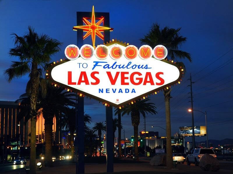 Las Vegas reúne o luxo dos cassinos e hotéis e uma vasta paisagem desértica. Foto: Reprodução/Portal Dicas de Las Vegas