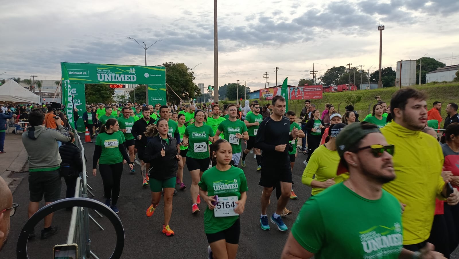 Corredores na largada da Corrida de Rua Unimed. Foto: Marcia Bessa Martins/iG