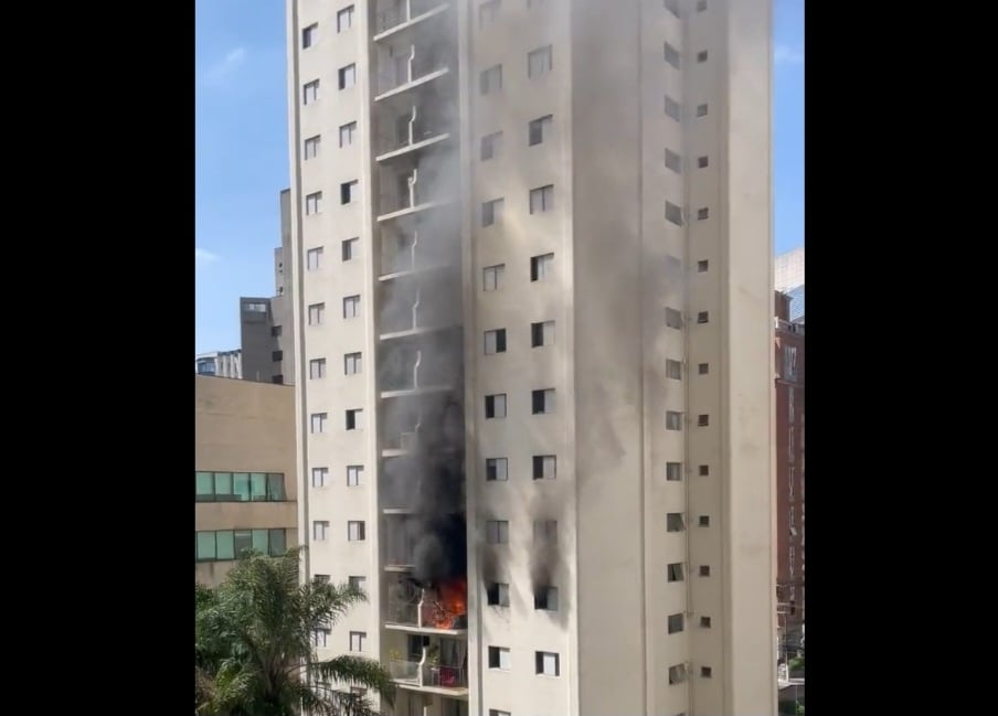 Maya  sofreu ferimentos e parada cardiorrespiratória e foi socorrida por bombeiros.