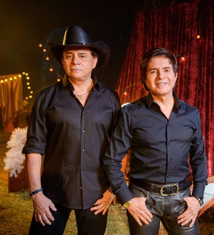 Estão previstas releituras de clássicos do repertório da dupla feitas exclusivamente para a noite do evento, quando serão revelados os vencedores das 17 categorias da premiação, que tem direção geral de José Maurício Machline e Giovanna Machline, além de roteiro assinado pela cantora e compositora Zélia Duncan.

 Reprodução: Flipar