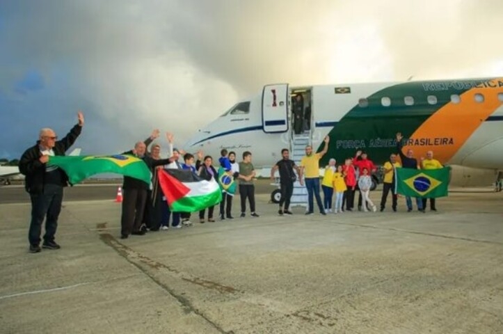 Dos 32 brasileiros resgatados na Cisjordânia, 11 desembarcaram em Recife e o restante na capital federal (de onde seguiram em voo para suas cidades de origem).