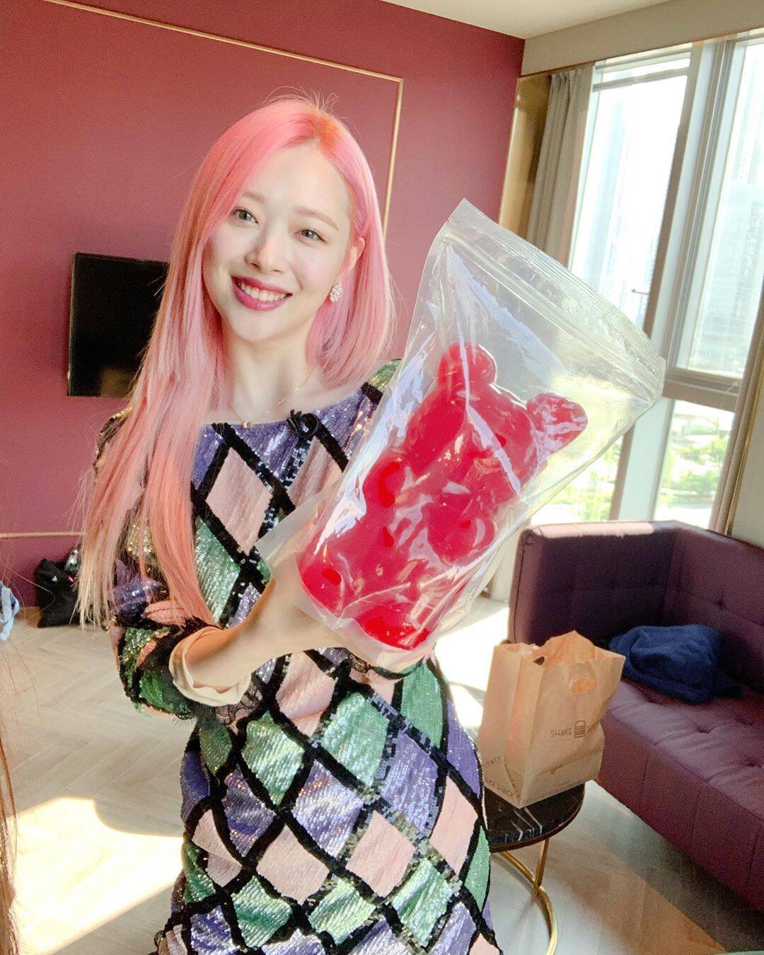 Cantora de k-pop Sulli foi encontrada morta nesta segunda-feira (14). Foto: Reprodução/Instagram/@jelly_jilli