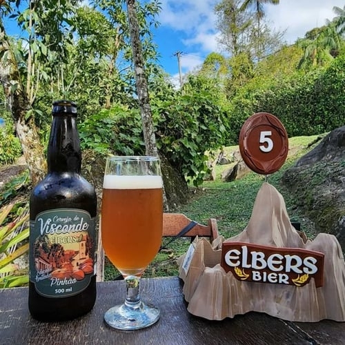 A cervejaria Elbers, da Serrinha do Alambari (distrito de Resende, no sul do RJ) aposta em cervejas com cogumelos, pinhão e coentro. Reprodução: Flipar