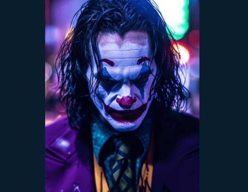 Aqui, um dos maiores vilões de Batman, Coringa também tem Keanu Reeves por trás da aparência ameaçadora.  Reprodução: Flipar