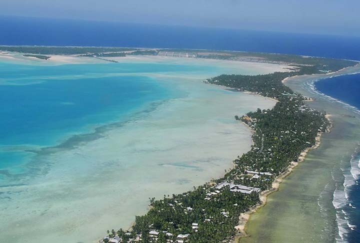 QUIRIBATI  (Oceania) - População: 128 mil - Capital: Tarawa  Reprodução: Flipar