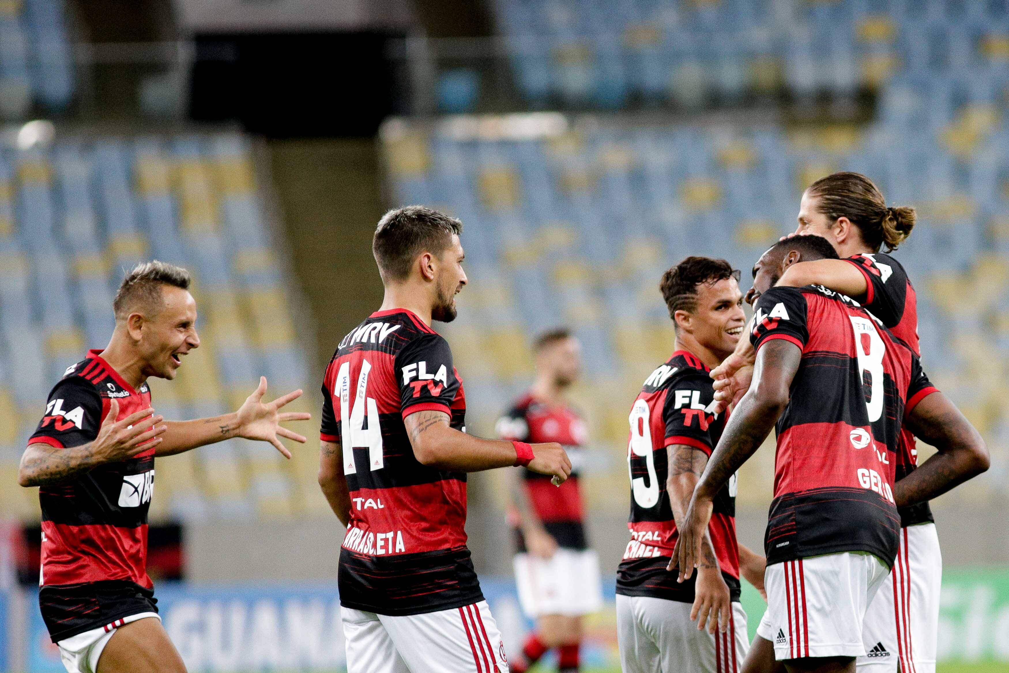 Lances do jogo. Foto: Alexandre Cassiano / Agência O Globo
