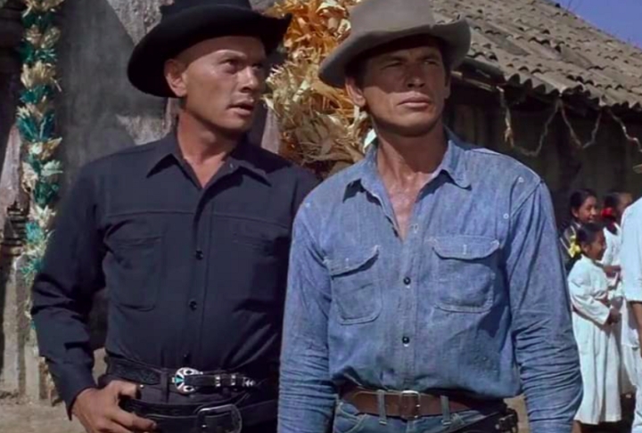A carreira de Bronson como ator começa a decolar mesmo nos anos 60, quando, em 1960, ele estrela “Sete Homens e Um Destino”, filme que futuramente se tornaria um clássico dos westerns (faroestes) norte-americanos. Reprodução: Flipar