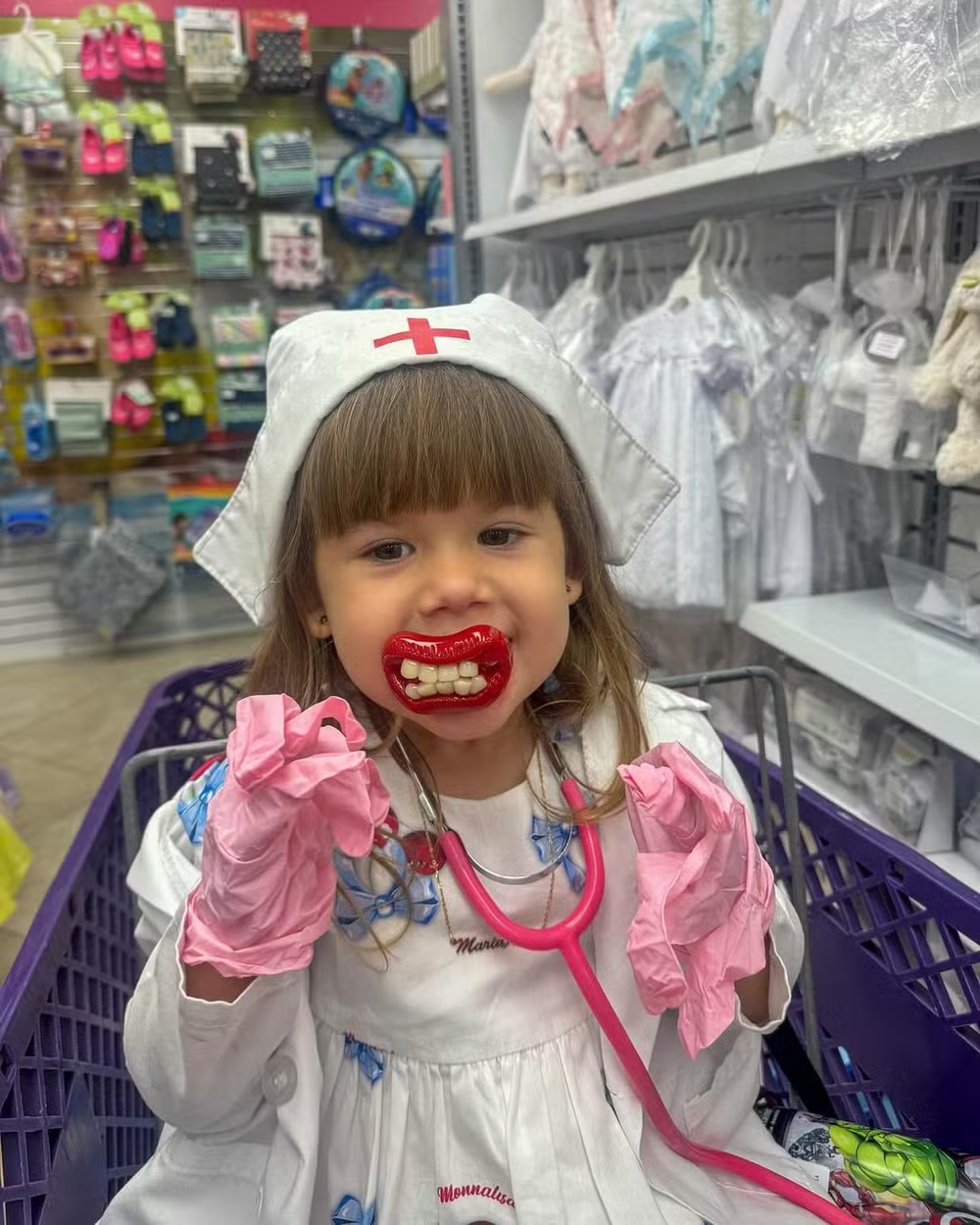 Virginia Fonseca e as filhas Maria Alice e Maria Flor se divertem enquanto fazem compras para o novo bebê Instagram