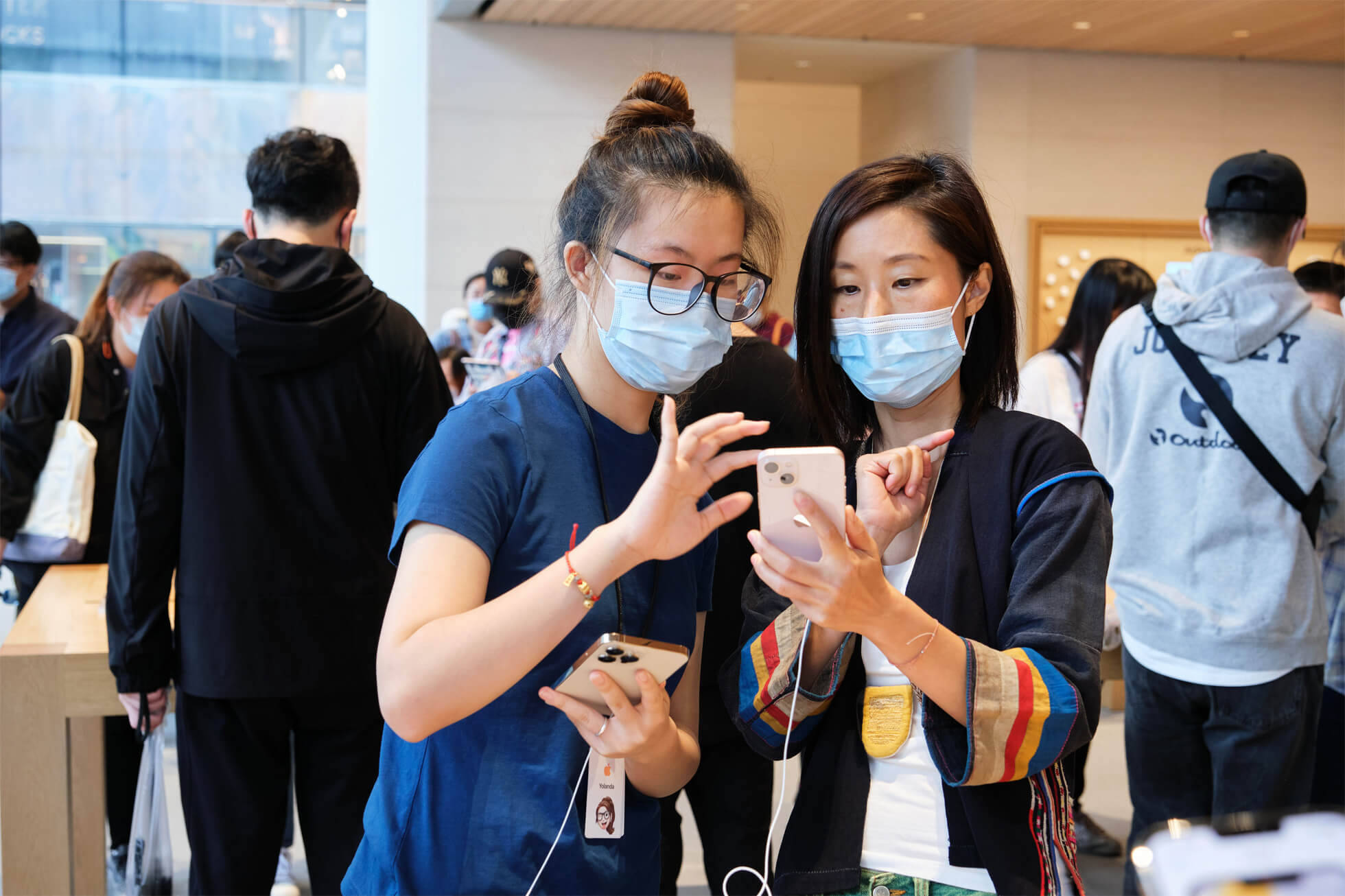 Início das vendas do iPhone 13 em Pequim. Foto: Divulgação/Apple