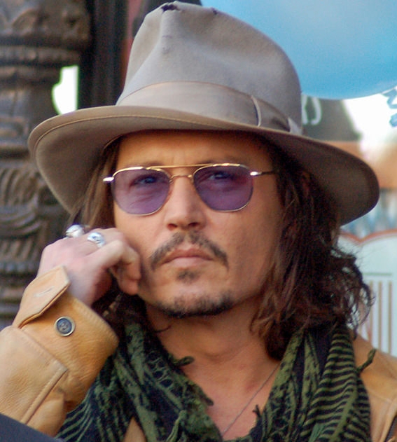 Depp ganhou a ação e um jurado chegou a declarar que Heard tinha lágrimas de crocodilo, fingindo durante as audiências. O ator então passou a tentar reconstruir a carreira.  Reprodução: Flipar