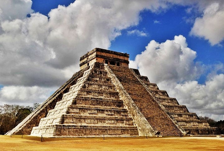 Pirâmide de Kukulkán, México: Também conhecida como El Castillo, essa pirâmide fica localizada na antiga cidade maia de Chichén Itzá. A estrutura conta com 365 degraus, 24 metros de altura e 55 metros de largura. Reprodução: Flipar