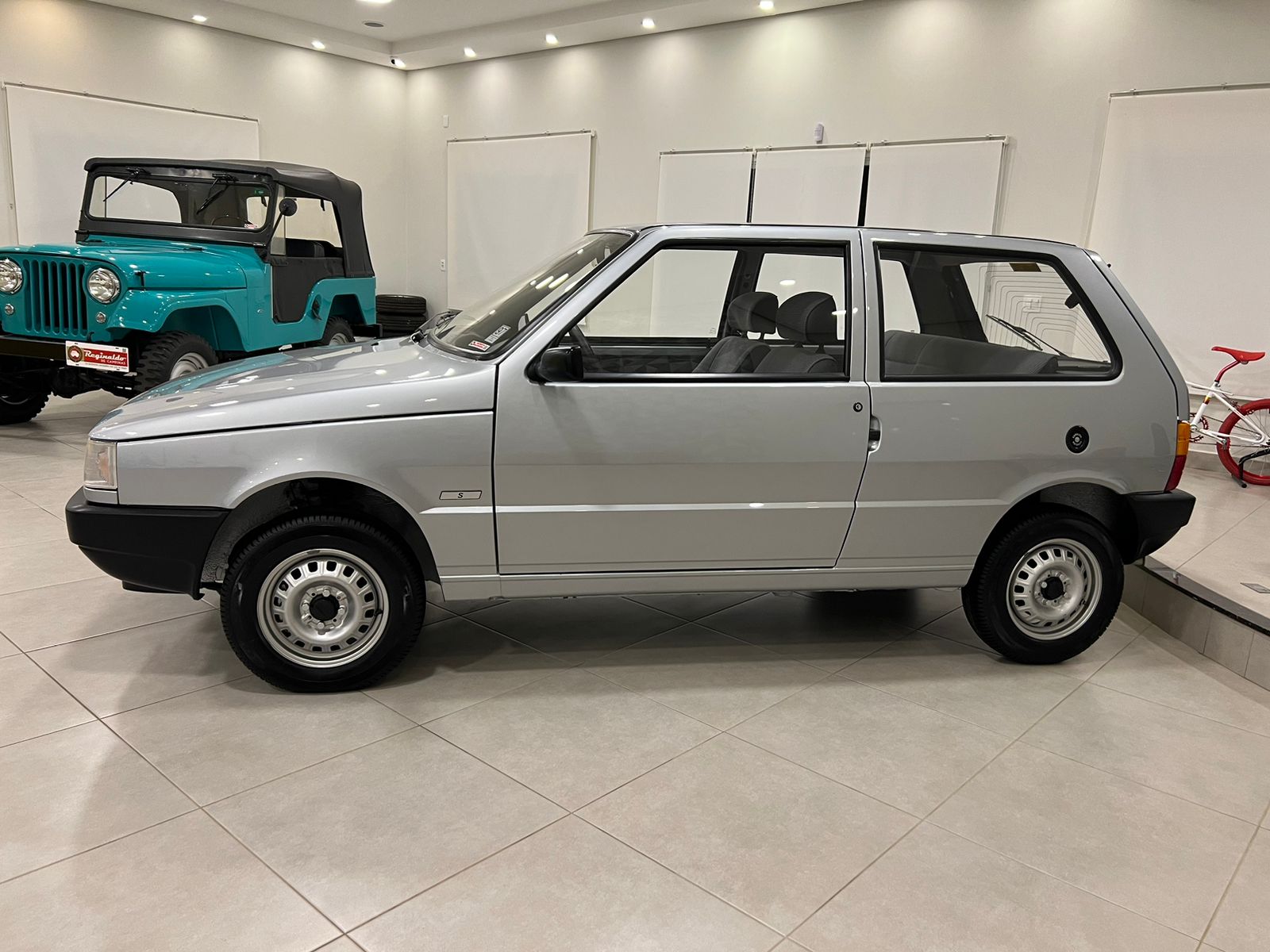 O Fiat Uno 1.5 i.e. 1994 tem apenas 645 km, ou seja, um modelo zero-quilômetro. Foto: Reprodução - Reginaldo de Campinas