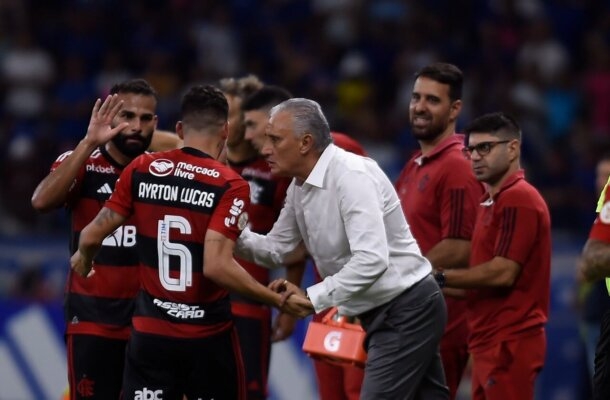 4) Flamengo: 15 pontos (Jogos: 8 - 4 vitórias, 3 empates e 1 derrota: 62% de aproveitamento). - Foto: Marcelo Cortes / CRF 
