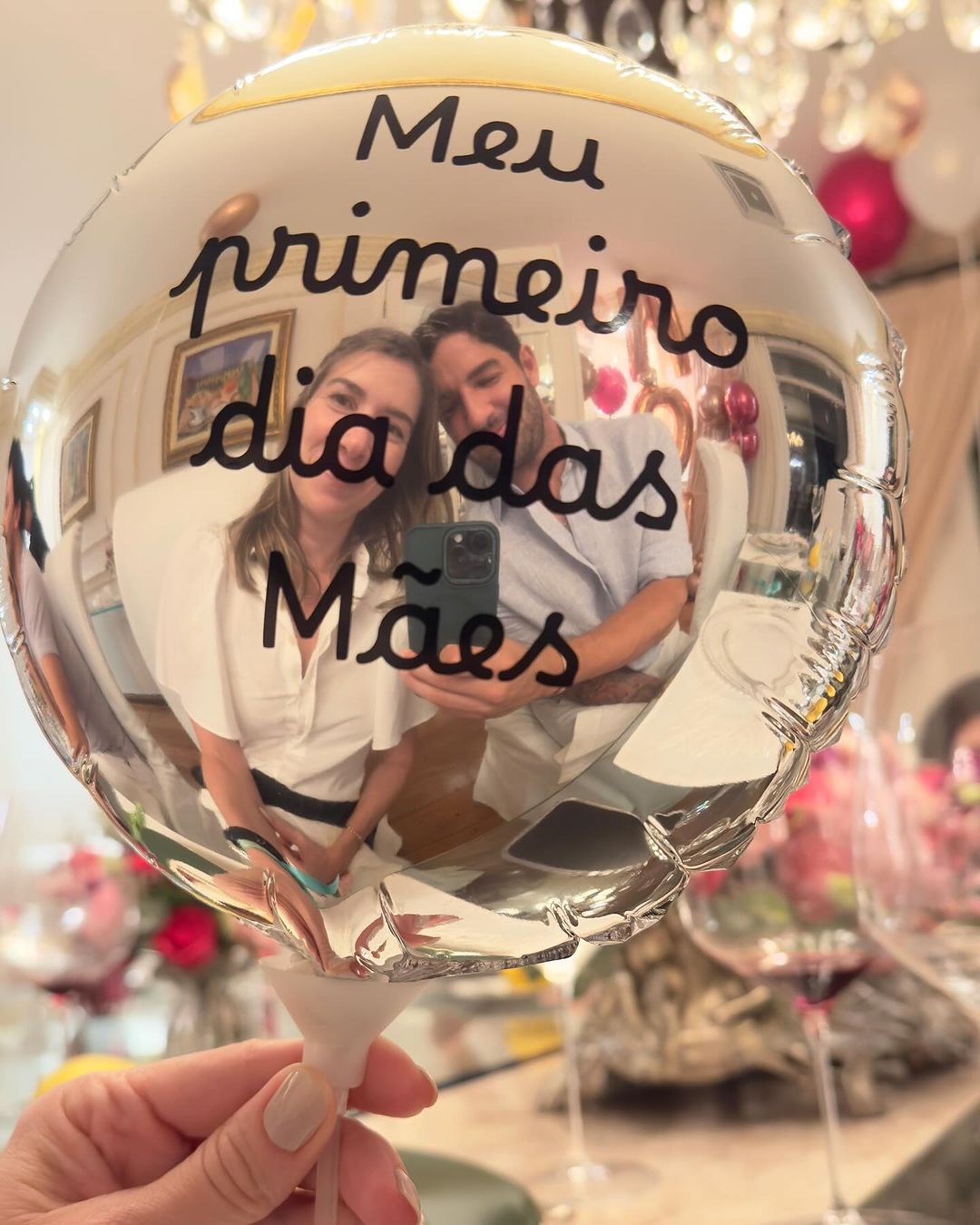 Rebeca Abravanel e Pato mostram filho pela 1ª vez após meses do nascimento Reprodução/Instagram