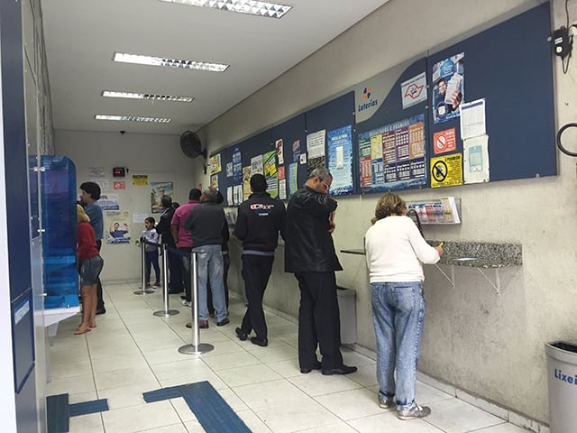 No entanto, os números não foram registrados pela loteria e o grupo entrou na Justiça. O nome da loteria é Esquina da Sorte e o caso é famoso em Novo Hamburgo, no Rio Grande do Sul. Reprodução: Flipar